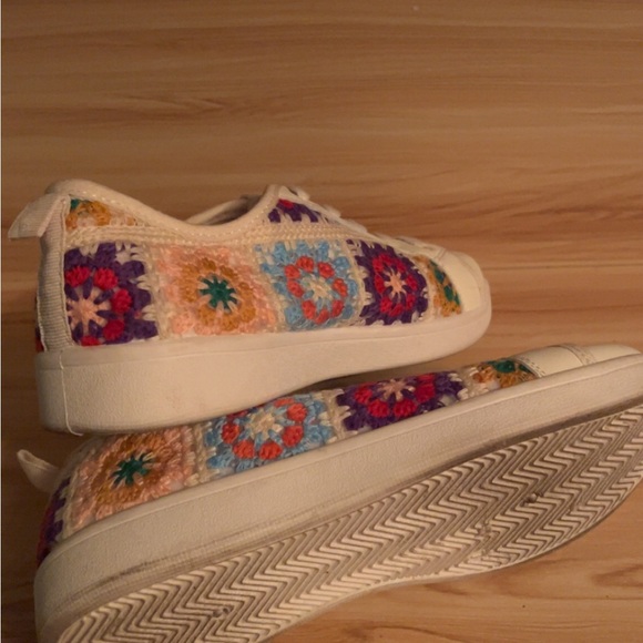 Dirty Laundry Sneakers Womens 7 Crochet Granny Squares  Boho Festival - Picture 6 of 8
